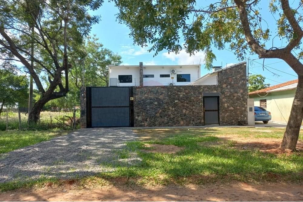 ALQUILO CASA A ESTRENAR CON PISCINA EN LUQUE