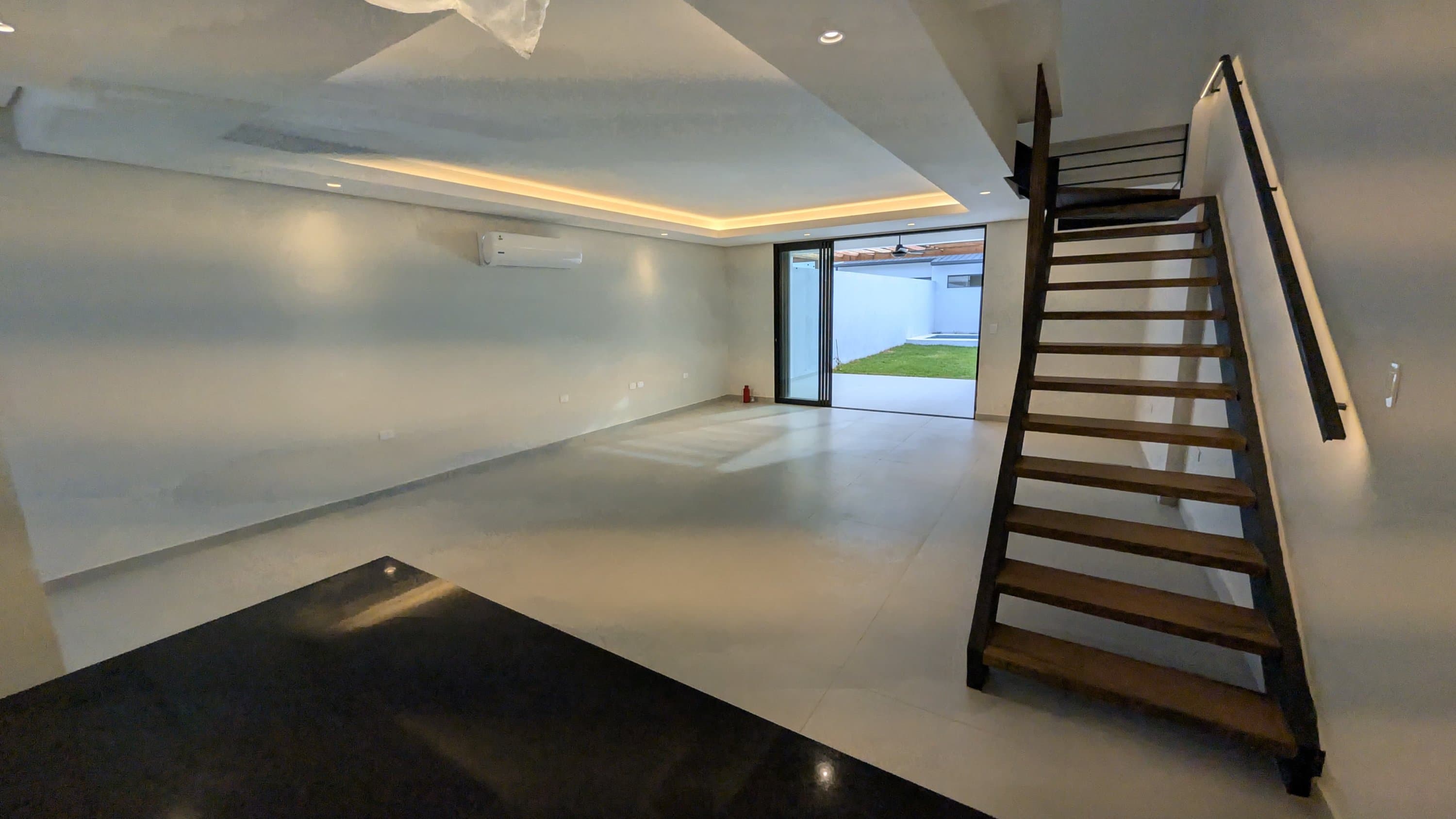EN ALQUILER DUPLEX EN LOMA MERLO (Luque) – 2
