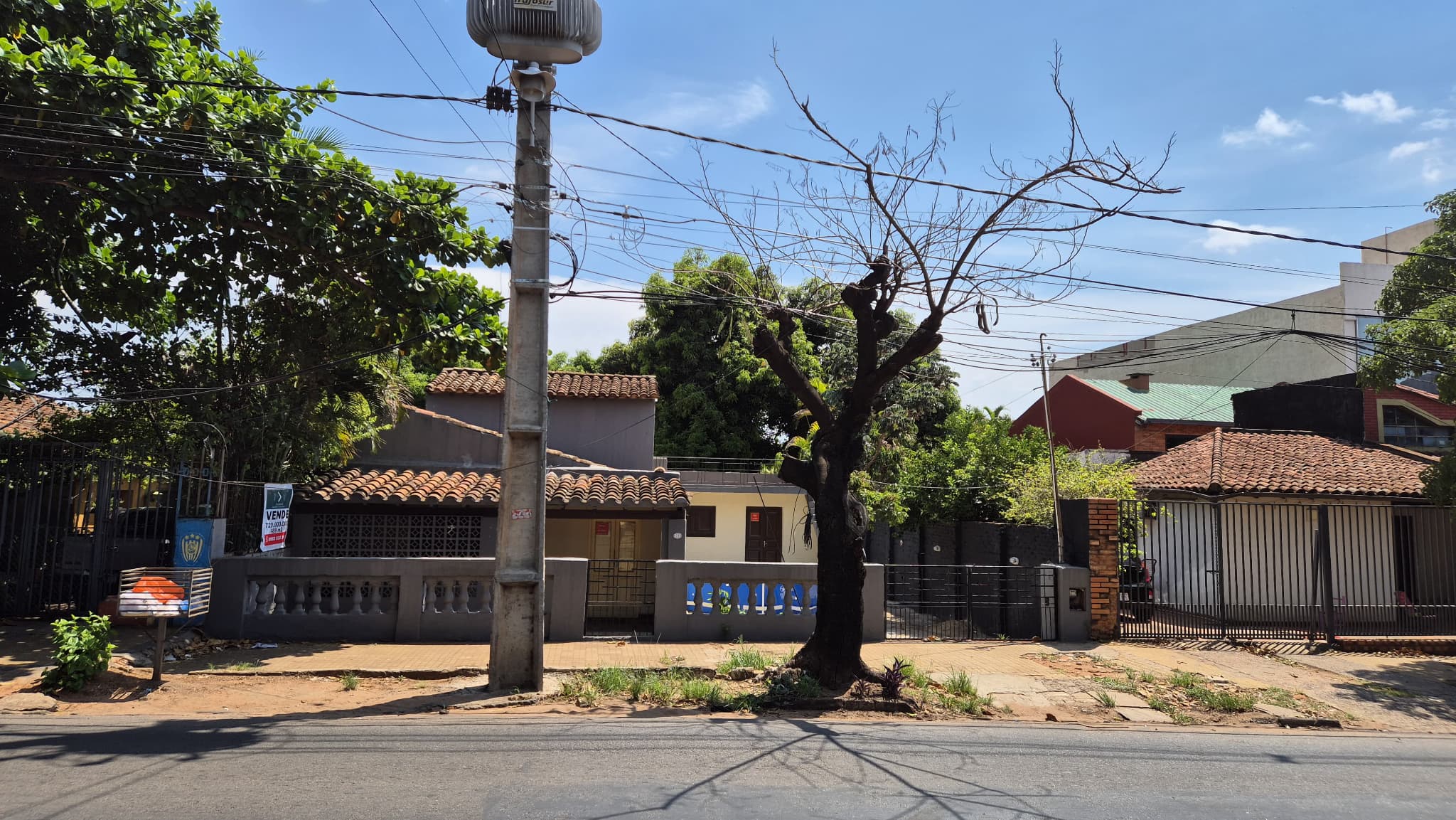 Terreno Con Casa Incluida En El Centro De Luque – 2
