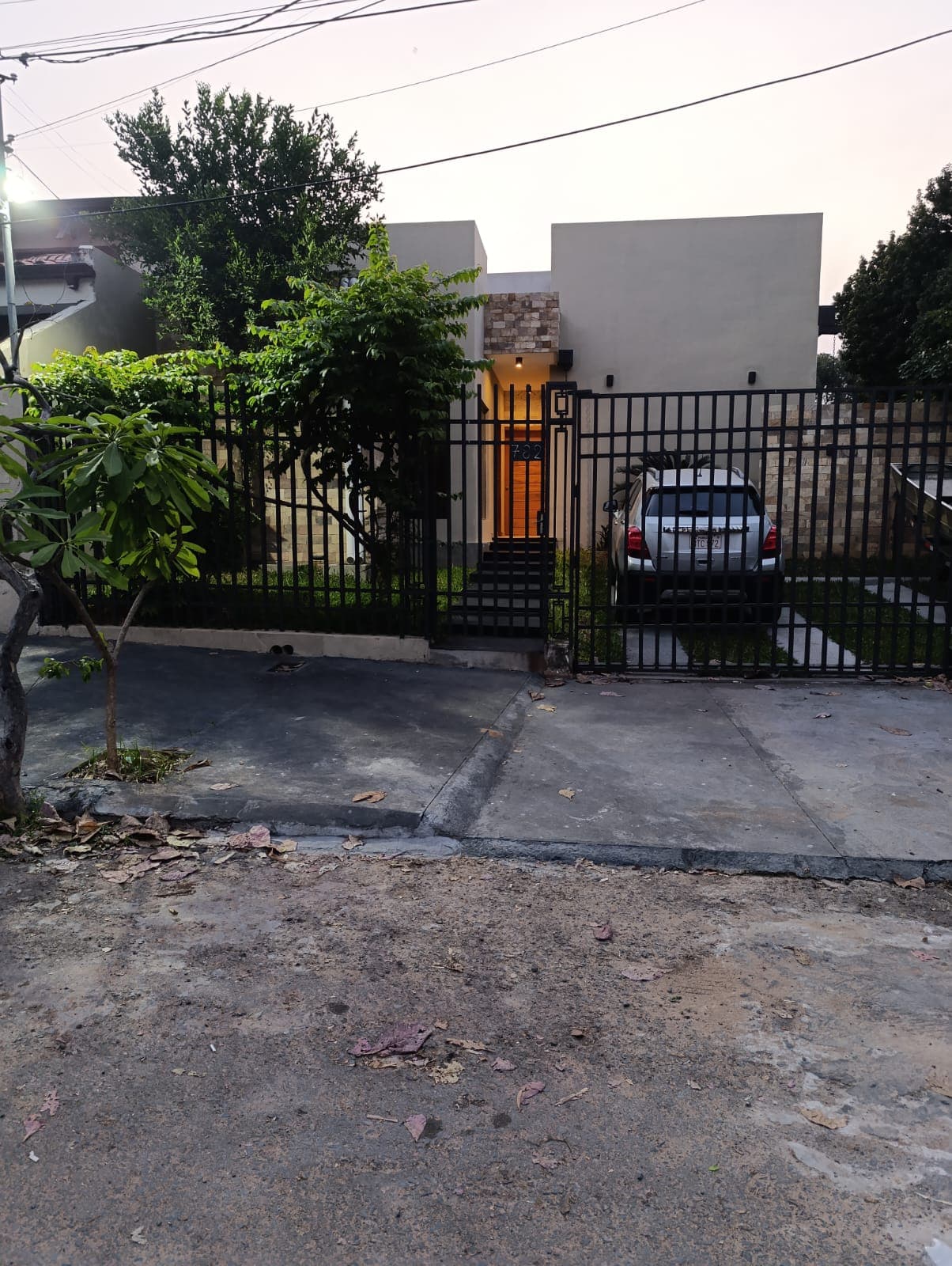 Vendo HERMOSA casa en Los Laureles!!