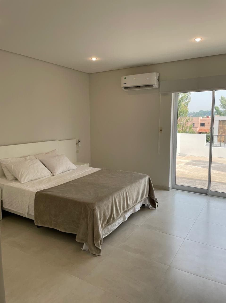 Alquiler En San Bernardino- Residencia De 5 Dormitorios – 3
