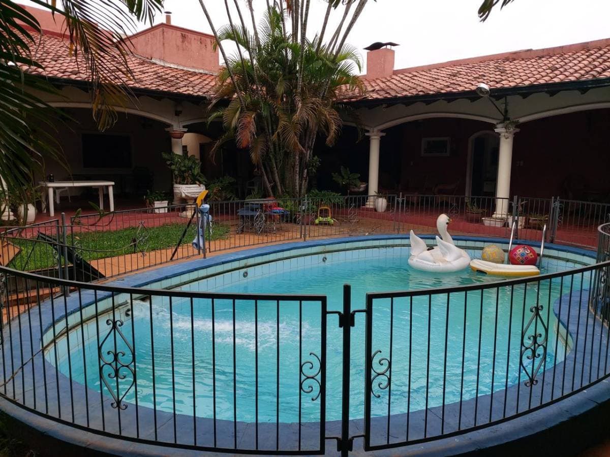 ALQUILO CASA EN BARRIO MBURICAO – 2