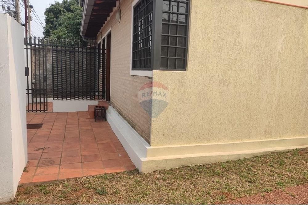 Vendo casa en Fernando de la Mora a pasos del Palacio de Justicia – 3