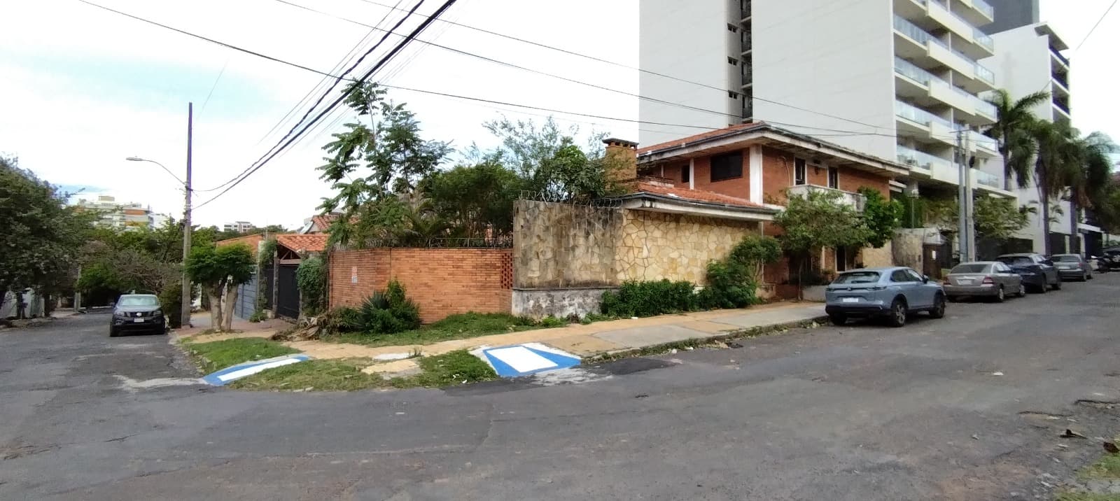 VENTA PROPIEDAD EN ESQUINA, Bº LAS MERCEDES – 318 M2 SUP. TERRENO – 2
