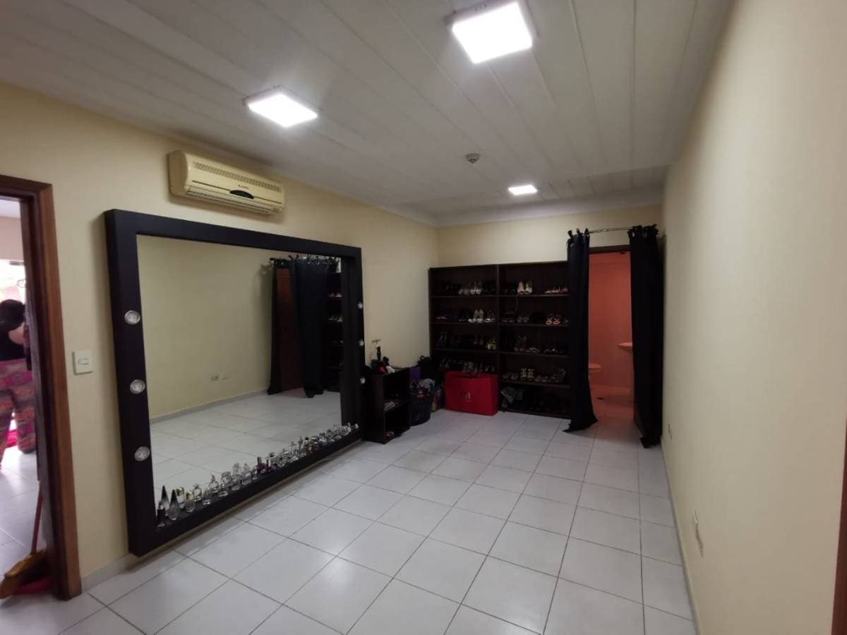 Local Comercial 80 m² sobre Denis Roa – 3