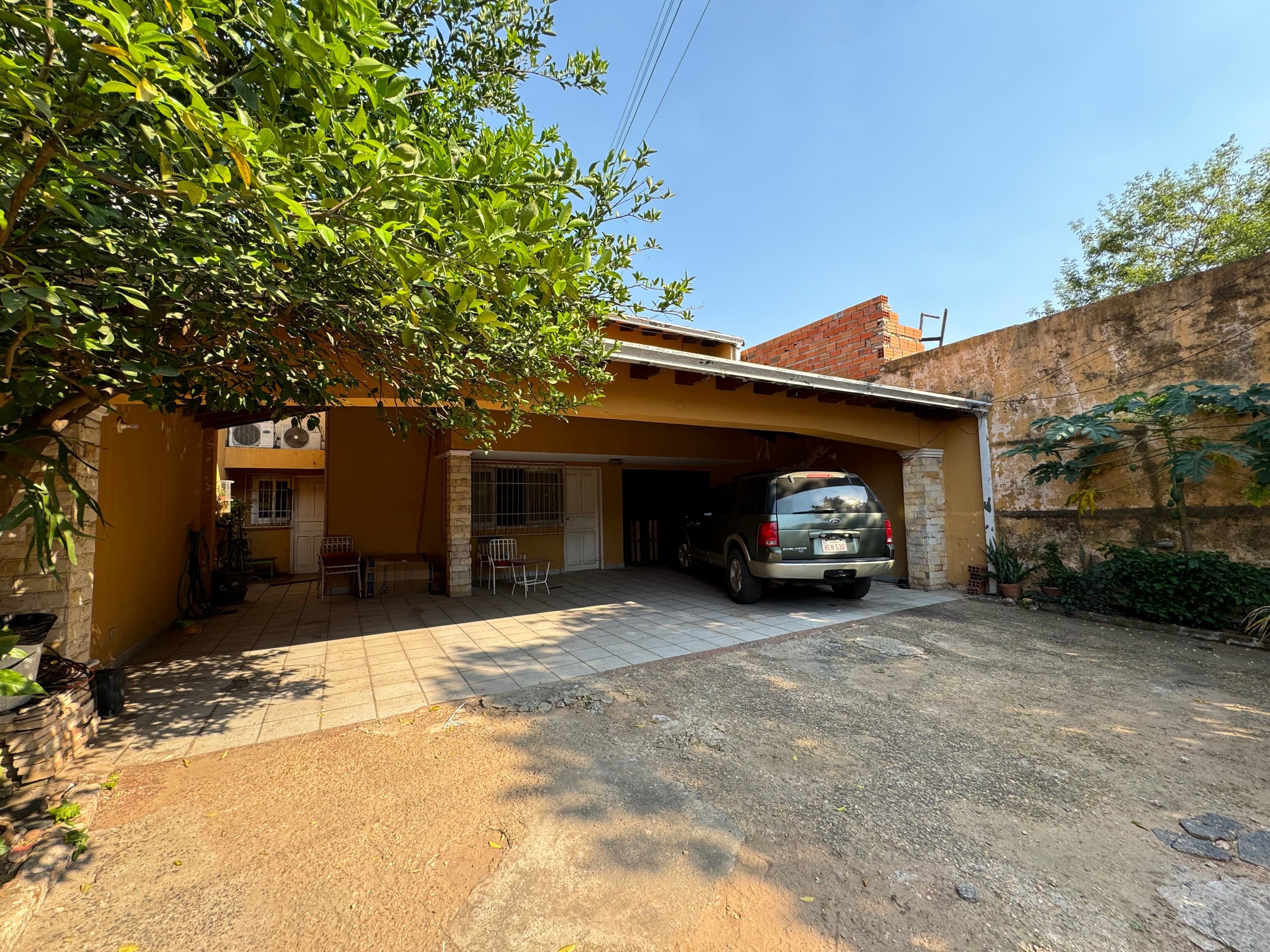 Vendo casa a demoler o reciclar en Bo. Jara cercana  D Perseverancia.