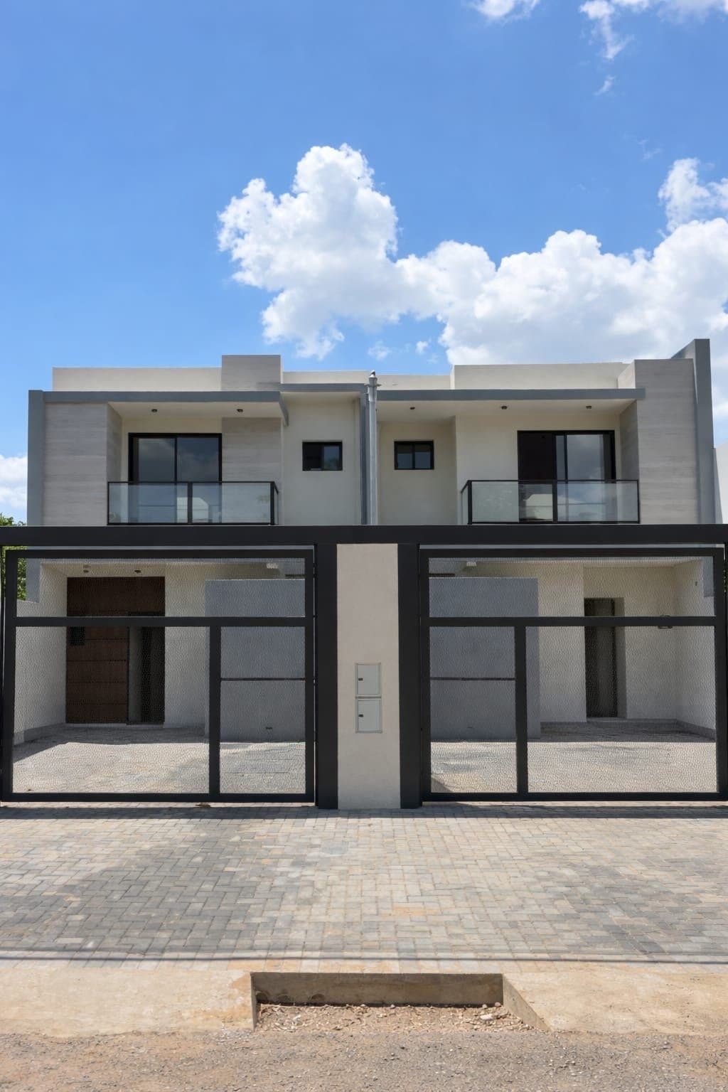 Vendo hermoso duplex a estrenar en Barrio Ycua Saty cercano a Paseo La Galeria
