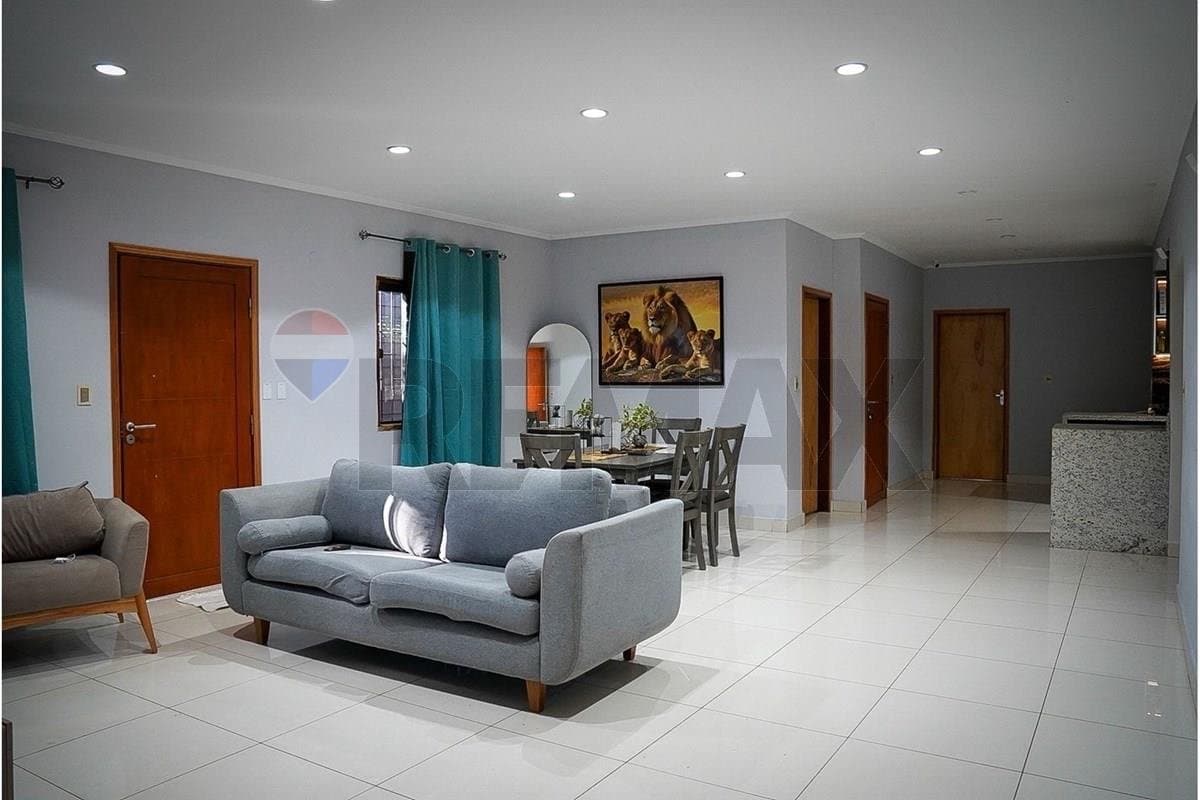 VENDO CASA CON DPTO EN LAMBARÉ