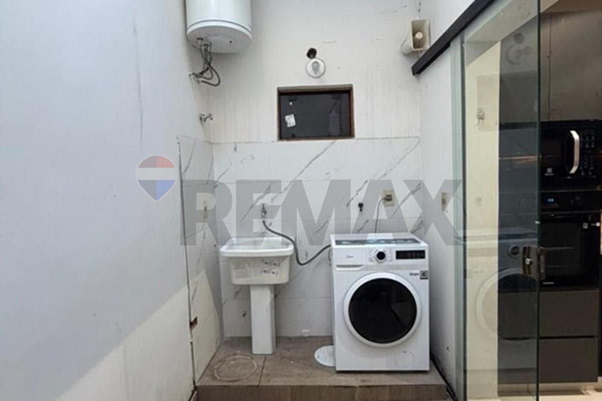 VENDO CASA CON DPTO EN LAMBARÉ – 2