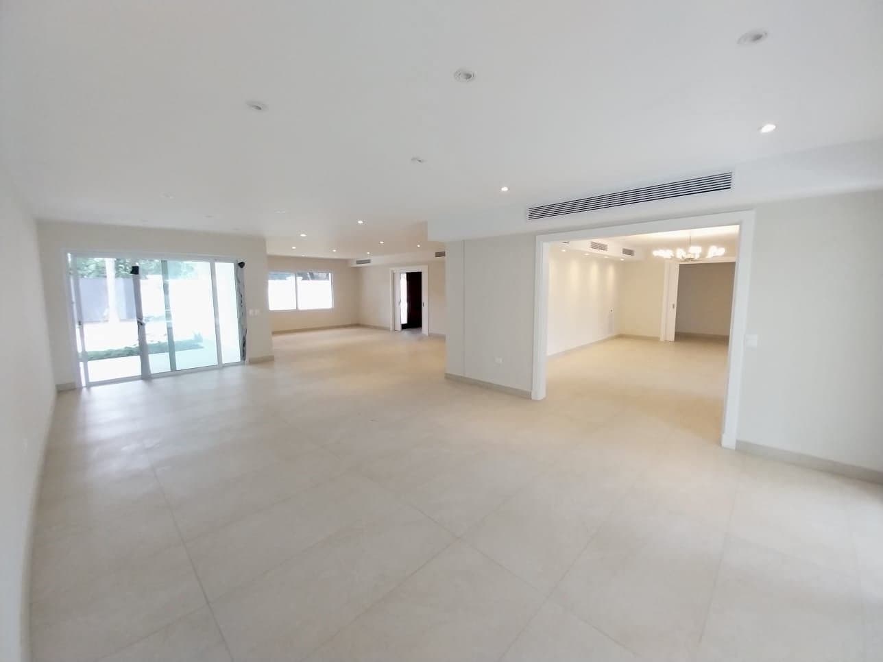 Alquilo residencia a estrenar de 4 dormitorios en suite zona Mariscal Estigarribia – 2