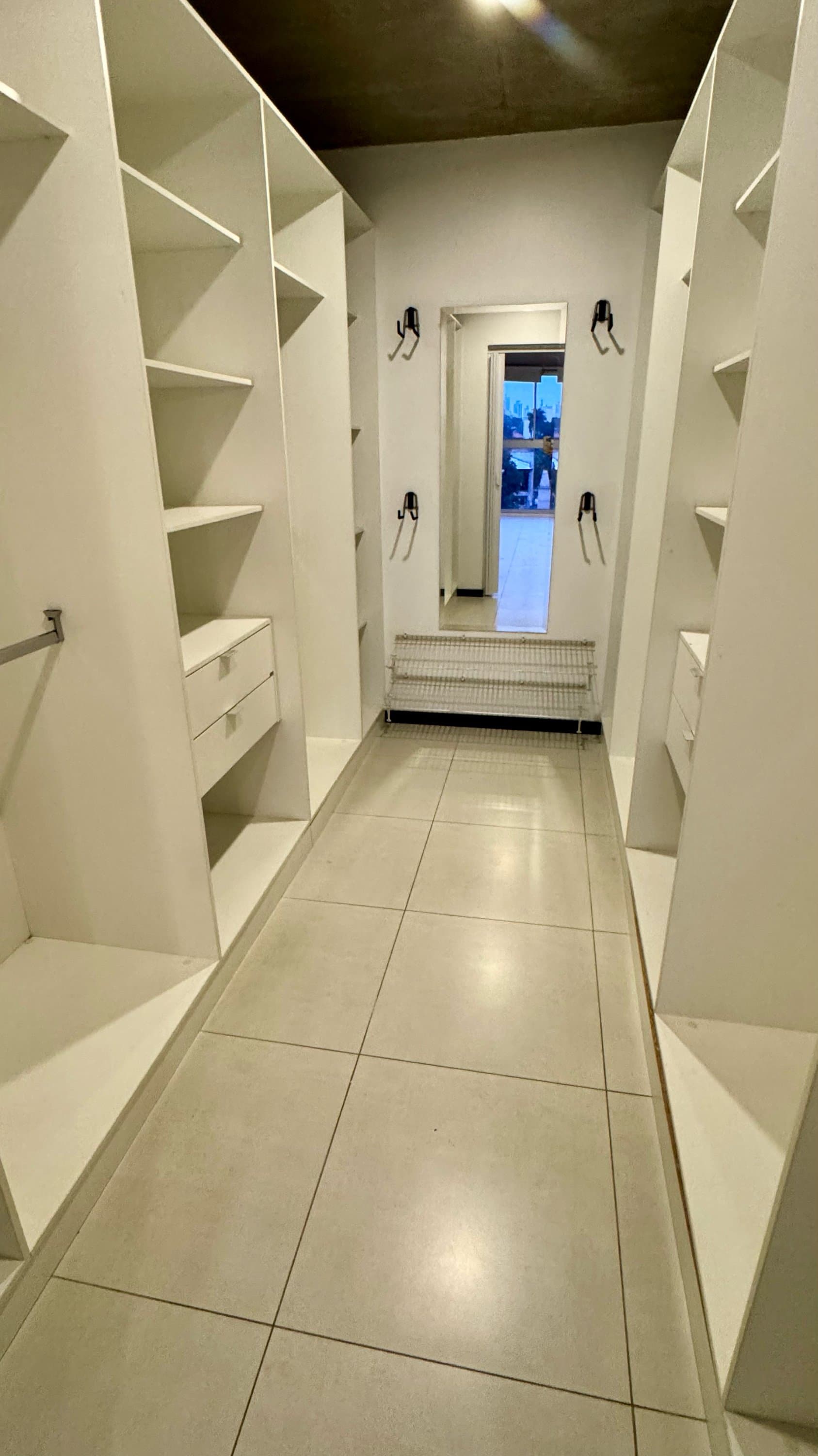 Vendo amplio departemento de 2 dormitorios en suite, zona IPS – 3