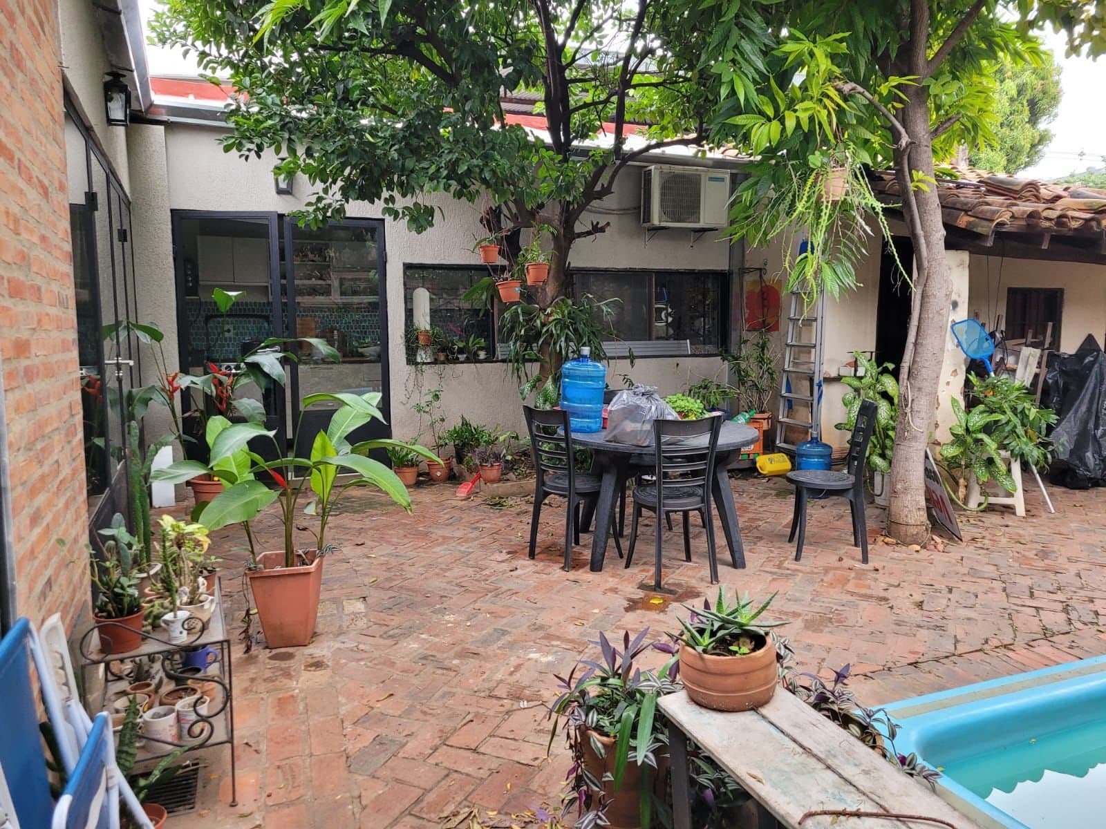 Vendo casa en barrio Tembetary