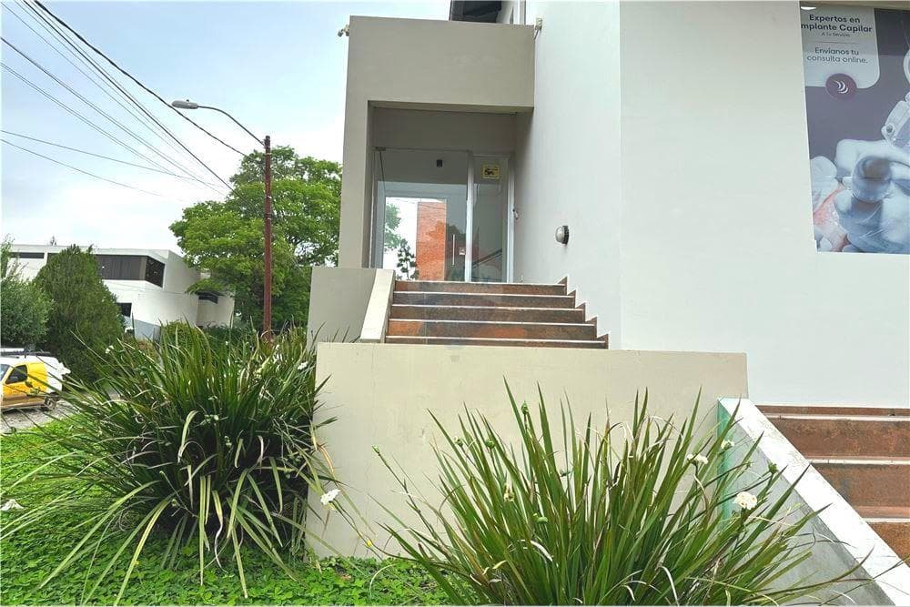 LOCAL COMERCIAL EN PLANTA ALTA CON ENTRADA INDEPENDIENTE EN BARRIO MANORÁ‼️ – 2