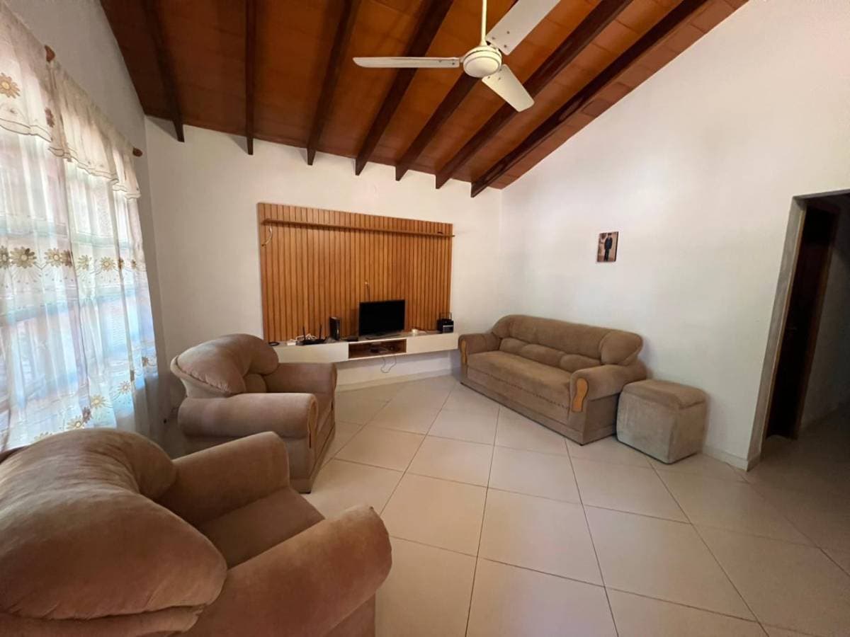 EN VENTA CASA DE TRES HABITACIONES EN LUQUE (A REMODELAR) – 3