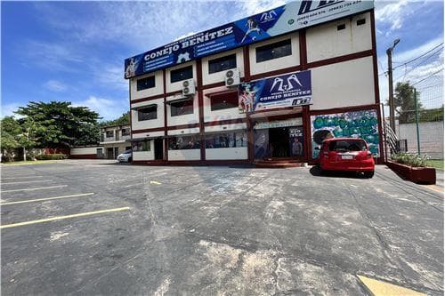 Alquilo local con show room y oficinas