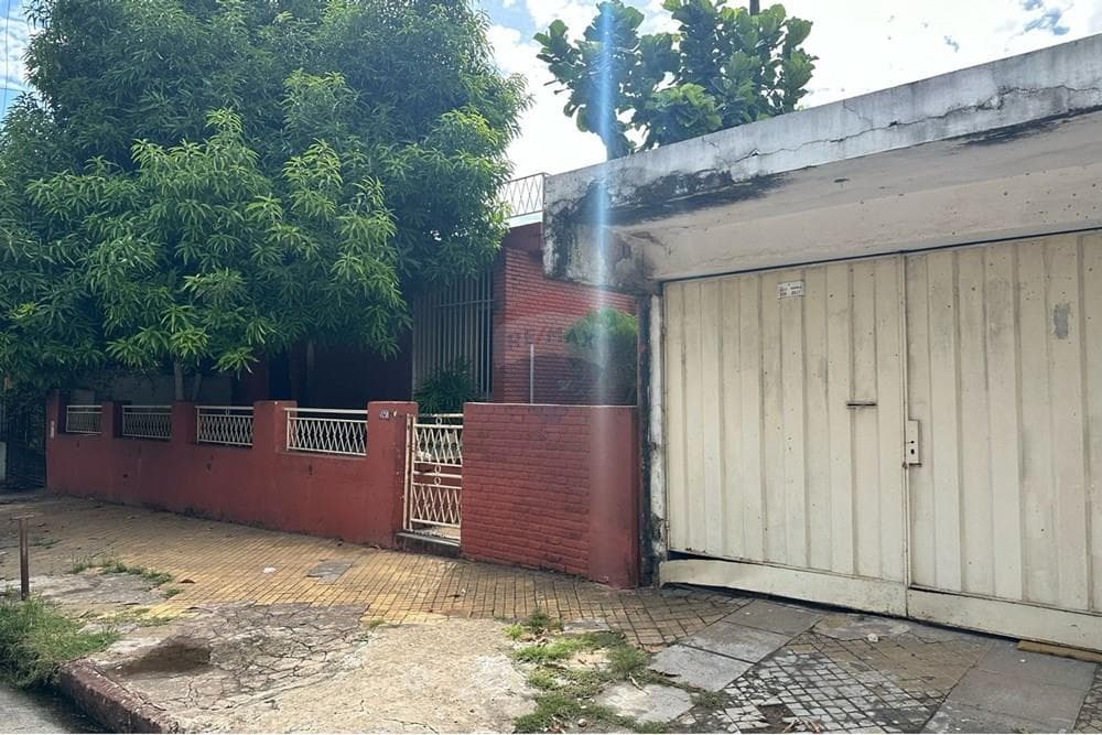 VENDO CASA EN SAJONIA – A PRECIO DE TERRENO
