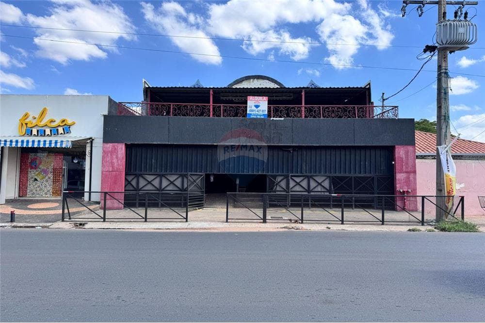 ALQUILO AMPLIO SALÓN COMERCIAL DE DOS PISOS EN FERNANDO DE LA MORA ZONA SUR