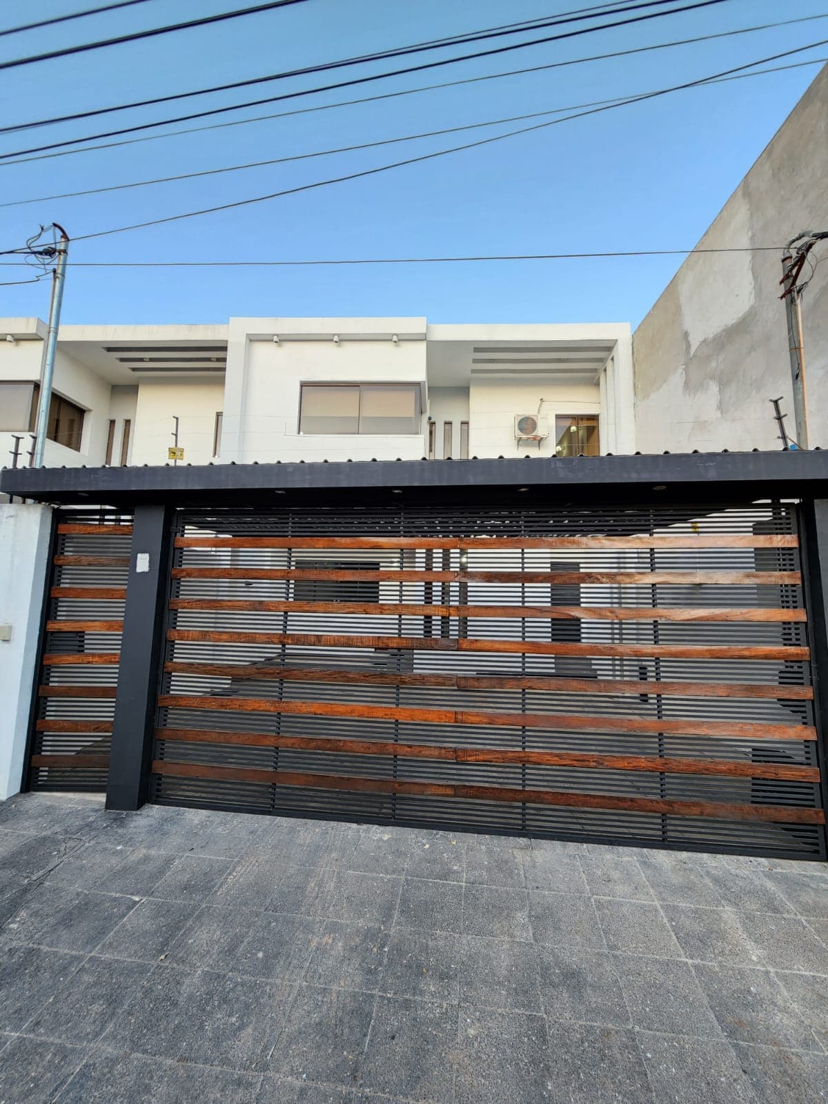 Alquiló. triplex zona Paseo la Galería
