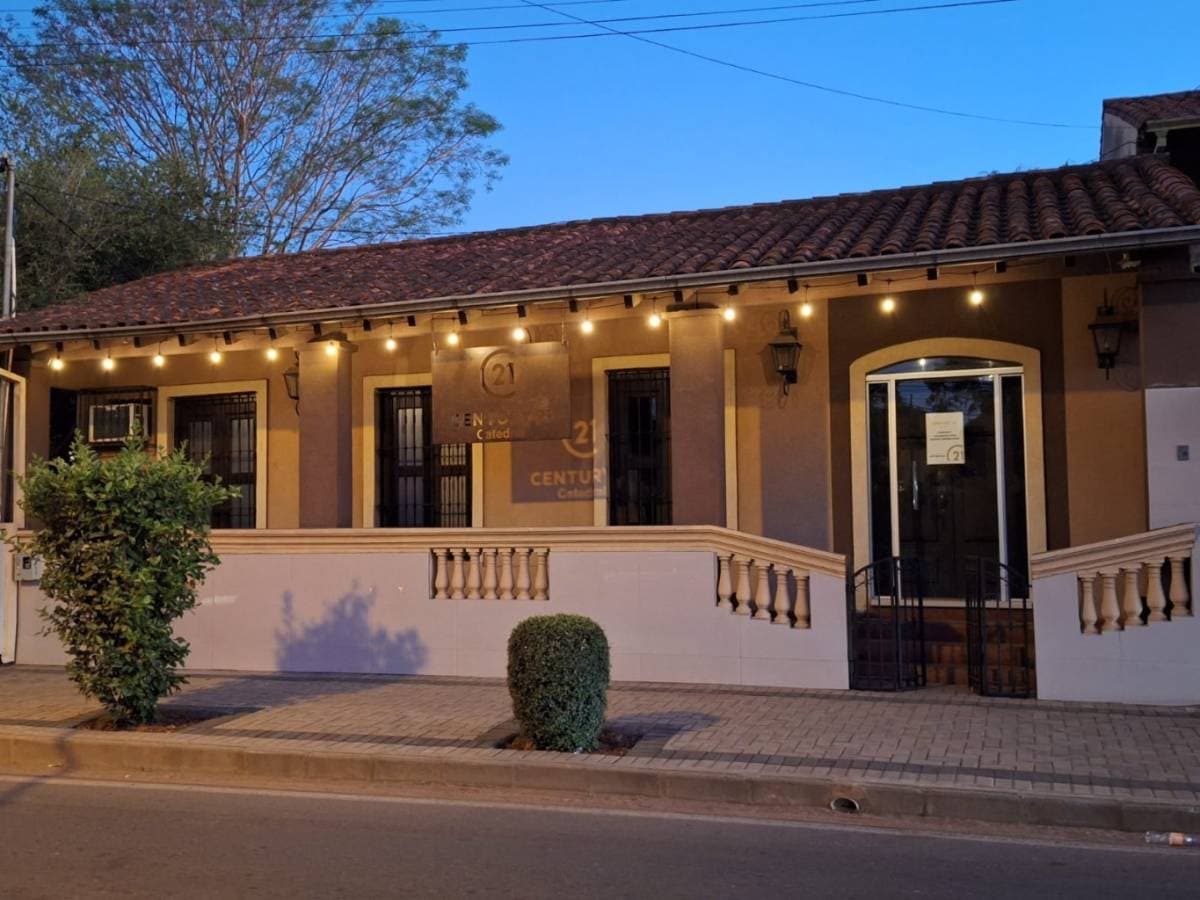 CASA ESTILO COLONIAL EN VENTA EN EL CENTRO DE SAN LORENZO – 3