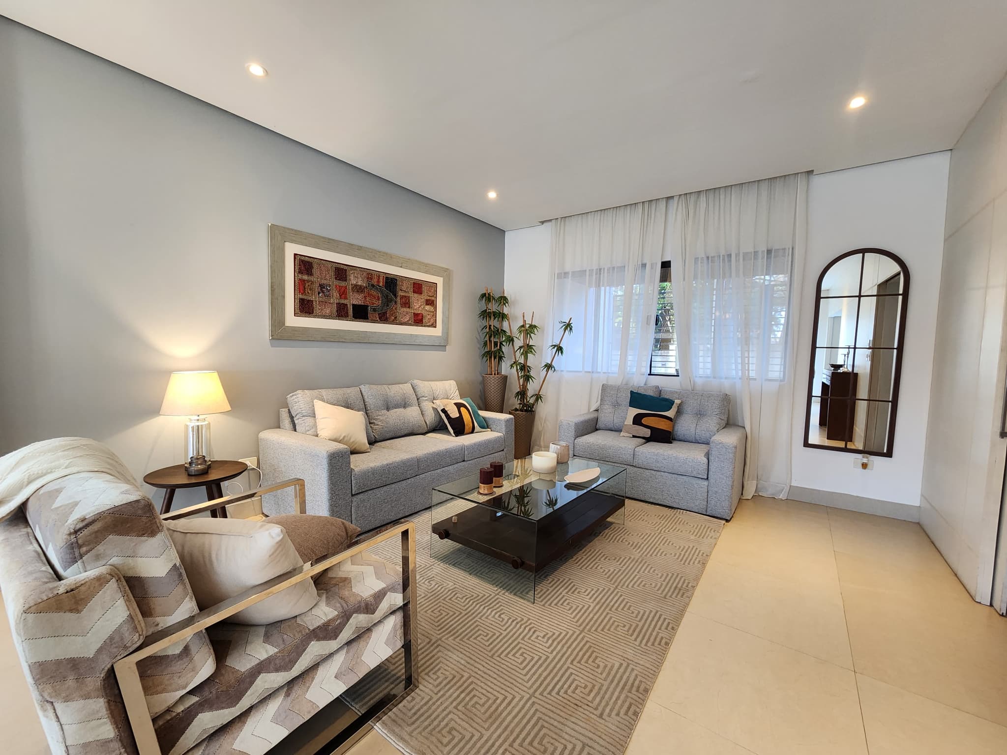 EN VENTA - RESIDENCIA MODERNA DE 4 DORMITORIOS, BARRIO VIRGEN DEL HUERTO – 3