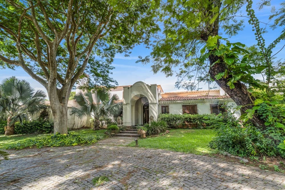 IMPONENTE MANSIÓN EN VENTA EN SURUBI´I!!