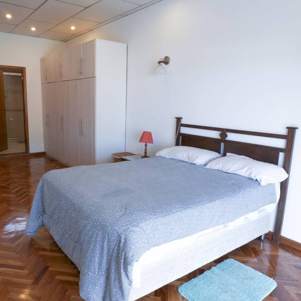 VENDO HERMOSA RESIDENCIA CON PISCINA EN BARRIO JARA – 3