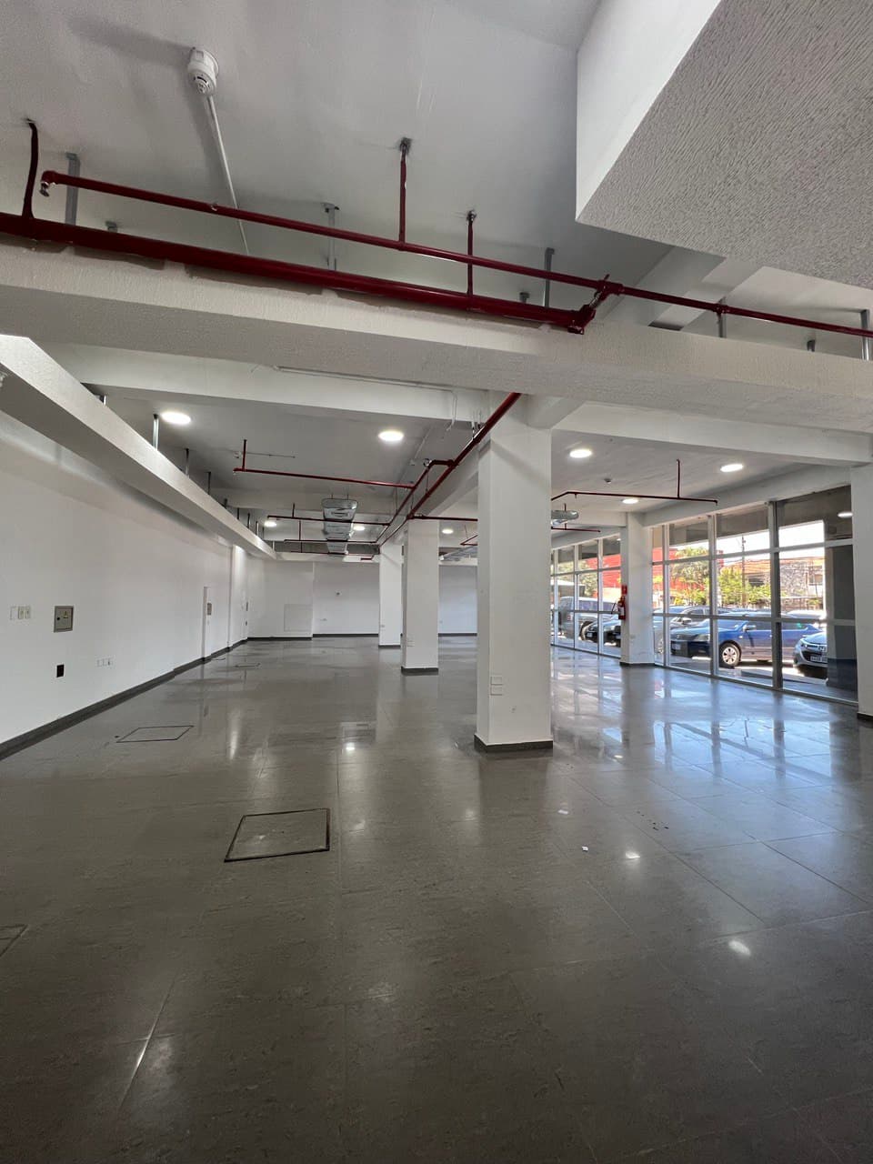 VENDO PRESTIGIOSO EDIFICIO CORPORATIVO ZONA AVENIDA ARTIGAS DISTRITO PERSEVERANCIA CON OFICINAS Y ESTACIONAMIENTOS LUGAR DE ALTO TRANSITO VEHICULAR – 2