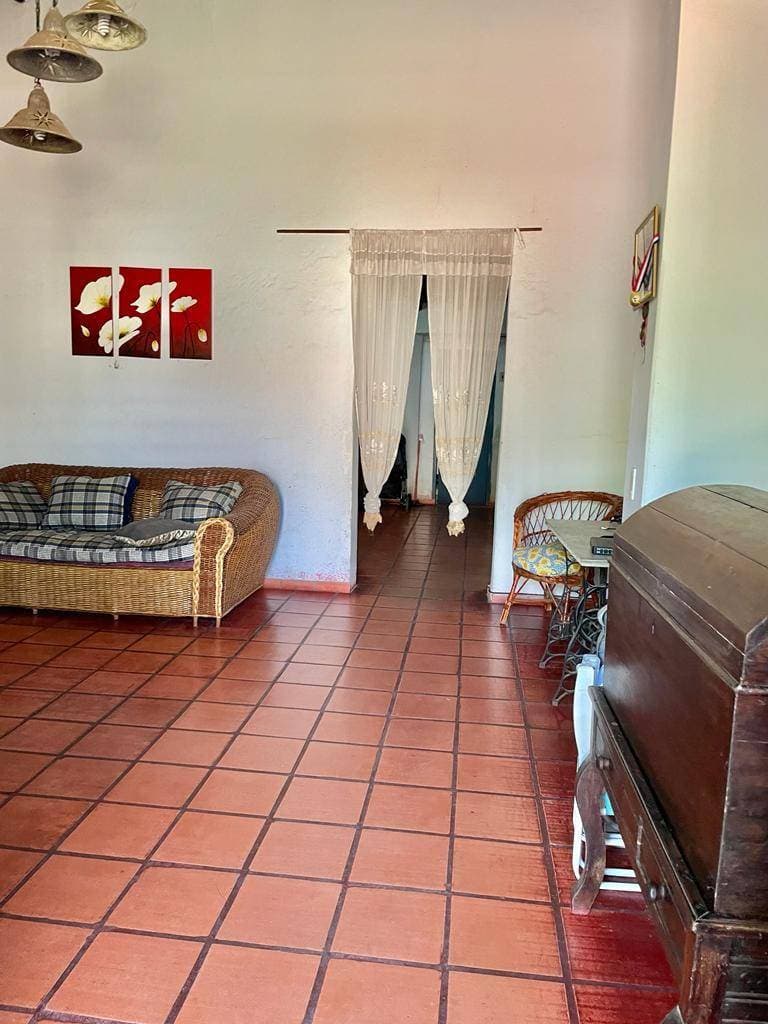 VENDO CASA COLONIAL EN AREGUA – 2