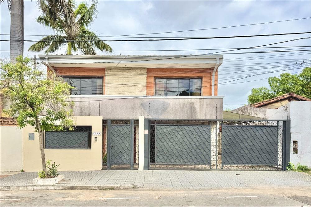 FINA RESIDENCIA EN ASUNCIÓN - BARRIO OBRERO