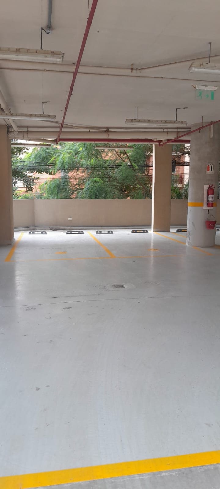 ALQUILO APTO. AMOBLADO EN LAS MERCEDES - 1.800 USD – 3