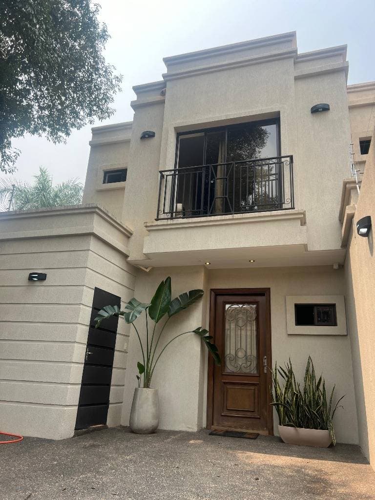 VENDO DUPLEX EN EL BARRIO MBURUCUYA