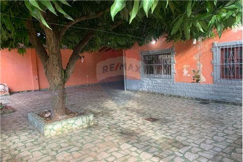 VENDO CASA EN ÑEMBY