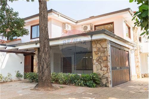 Vendo Hermosa Casa de 5 habitaciones en Asunción Bº Herrera