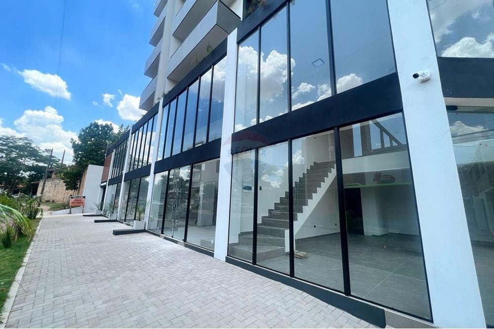 Alquilo Salon Comercial solo 100 Mts del acceso principal al Campus de la UNA