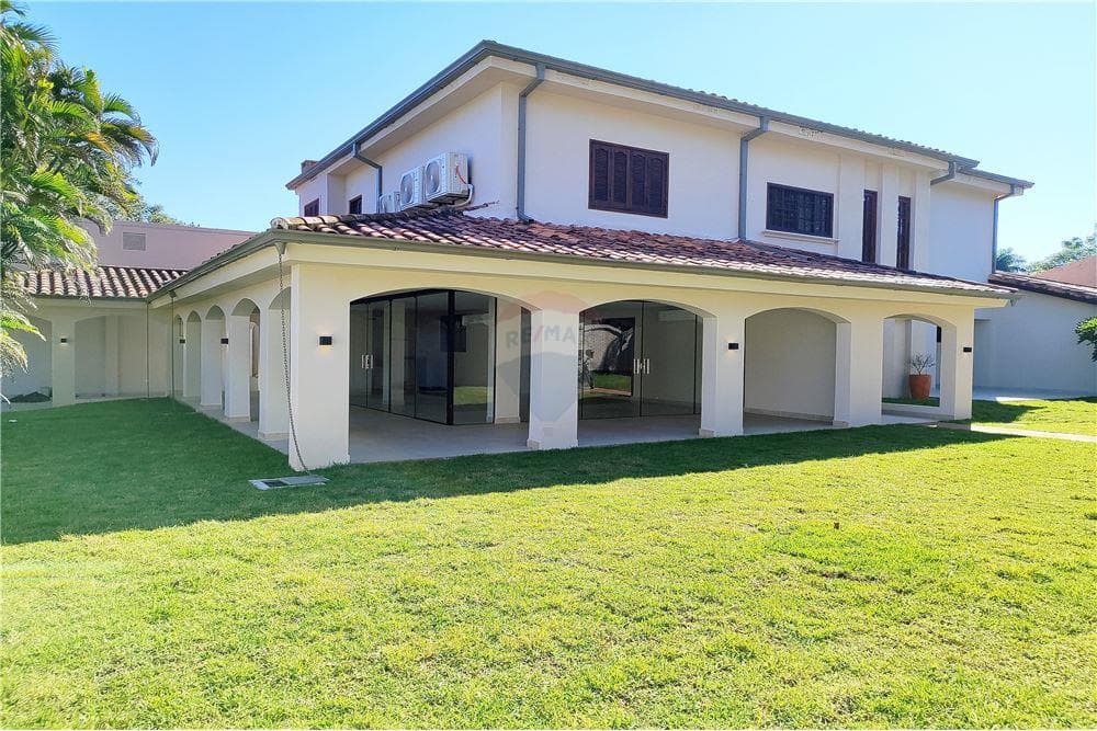 Alquilo amplia y fina residencia en Los Laureles