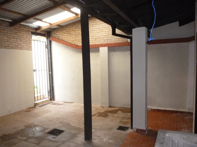 ¡Oportunidad Única! Casa en Venta en Lambaré: Ubicación Estratégica a Pasos de Avda. Cacique Lambaré – 2