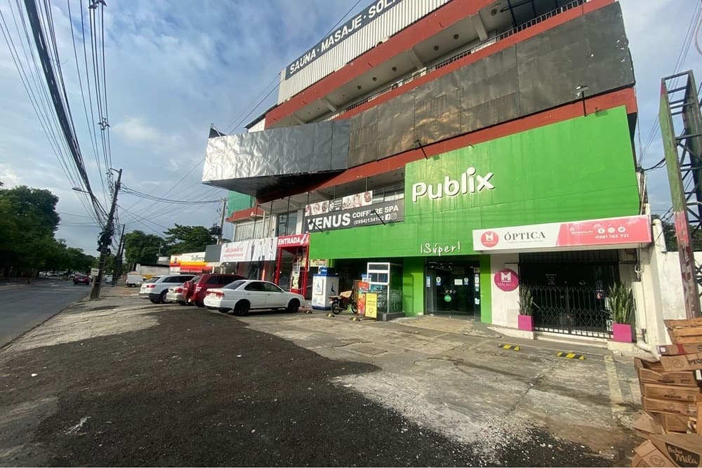 Salón Comercial Estratégico con Estacionamiento sobre Avda. Choferes del Chaco – 3