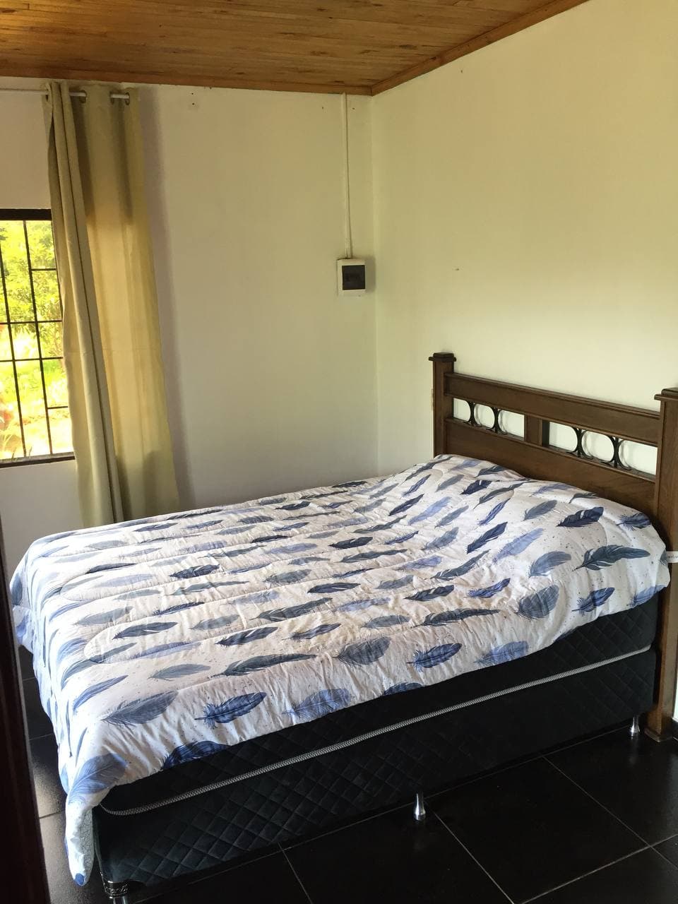CASA RENOVADA CON TRES APARTAMENTOS Y JARDÍN!