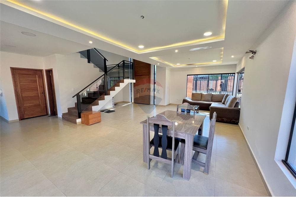 HERMOSA CASA EN SAN LORENZO B° SAGRADA FAMILIA – 3