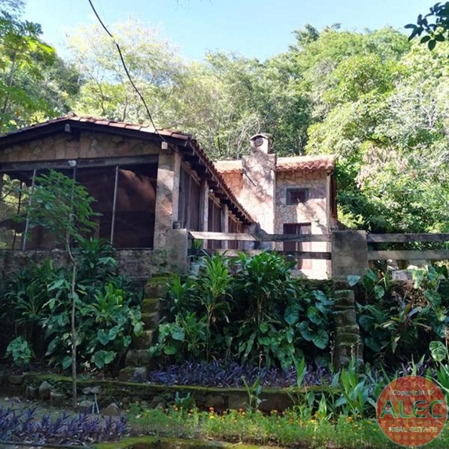 Valle De 4ha Con Casa Y Piscina Natural En Mbatoví