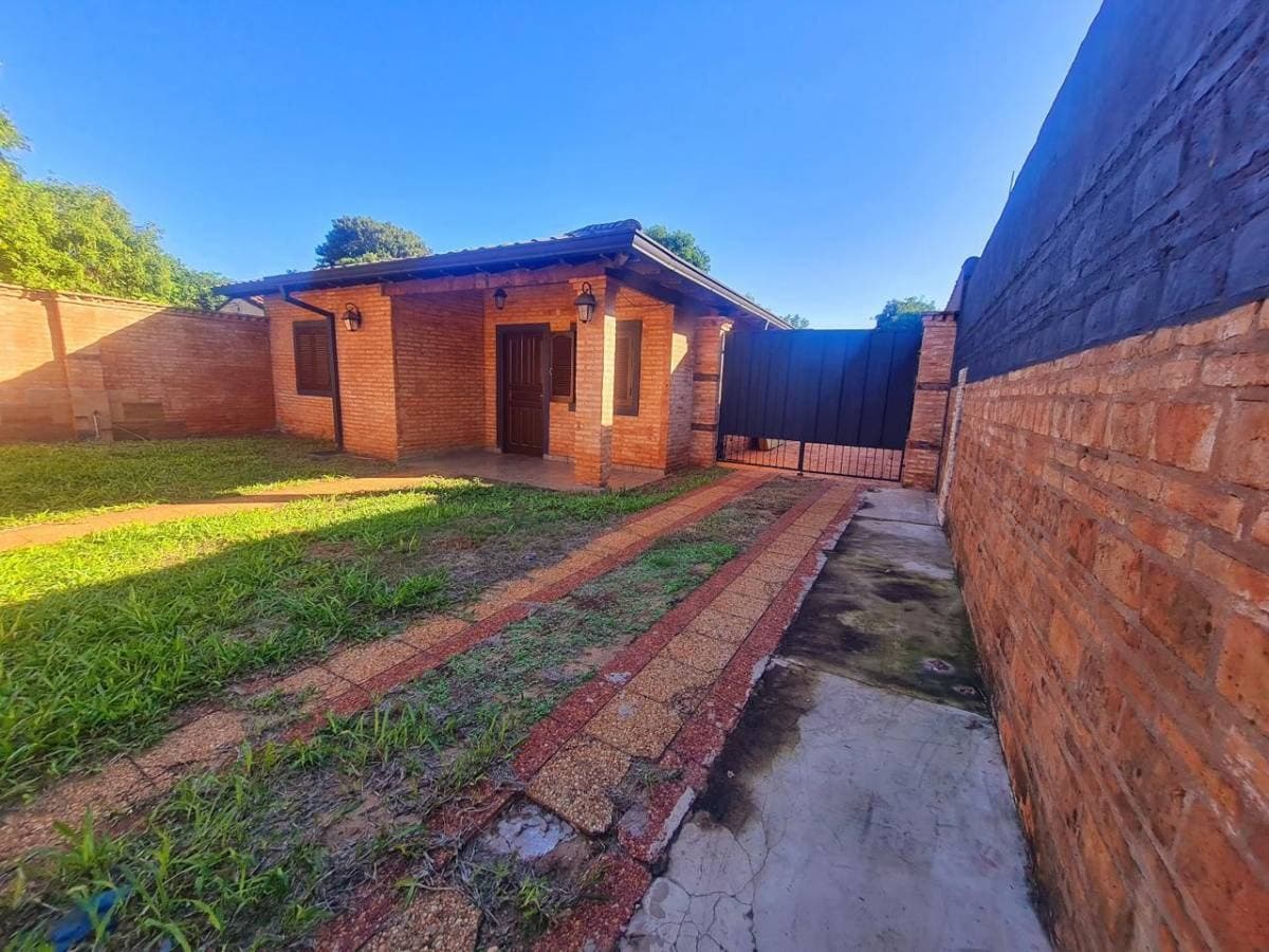 VENDO CASA EN SAN LORENZO