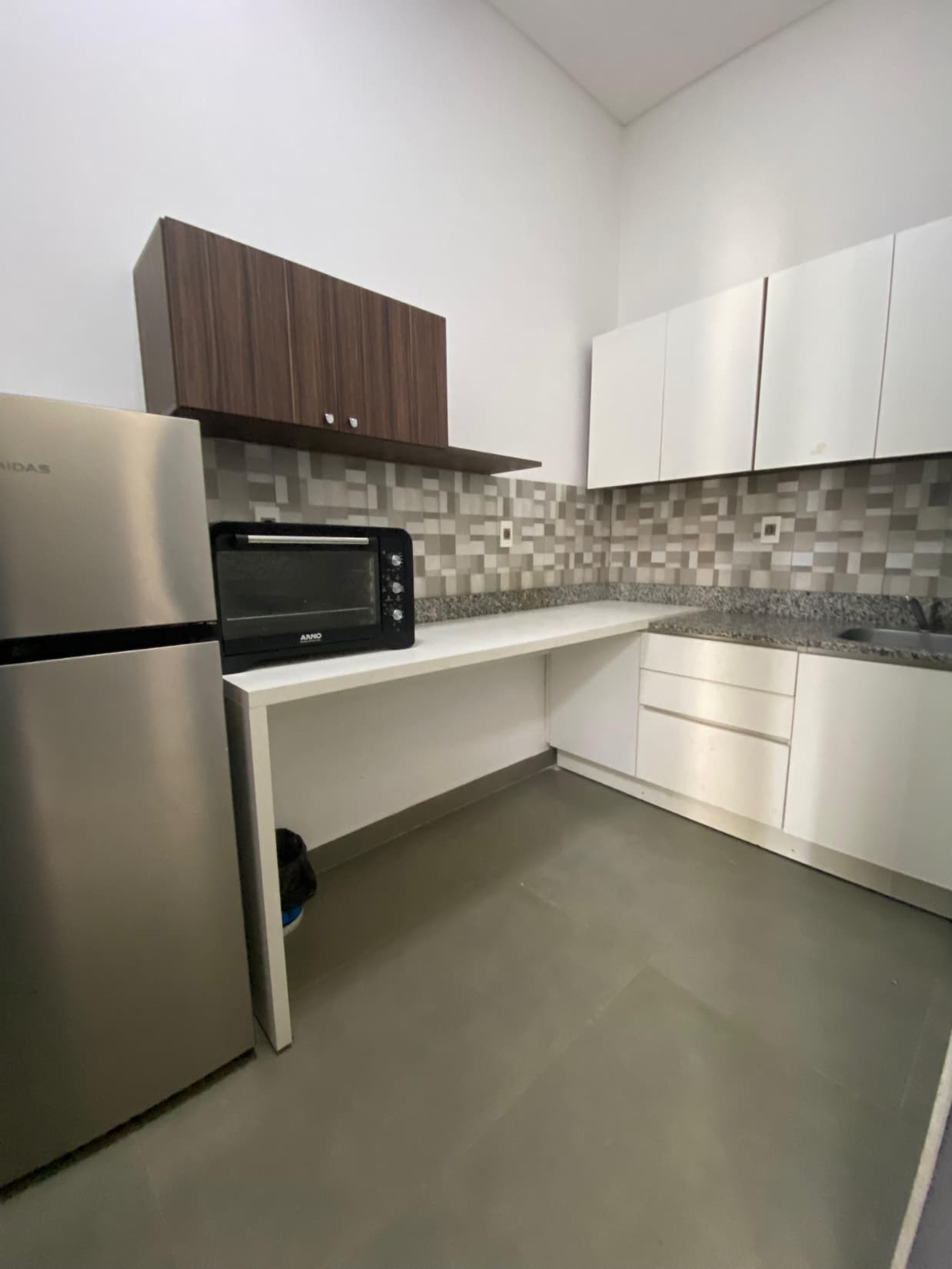 ALQUILER DE SHOWROOM DE 290 M² S/ AVDA SILVIO PETTIROSSI – ZONA AEPTO Y RAKIURA – 3