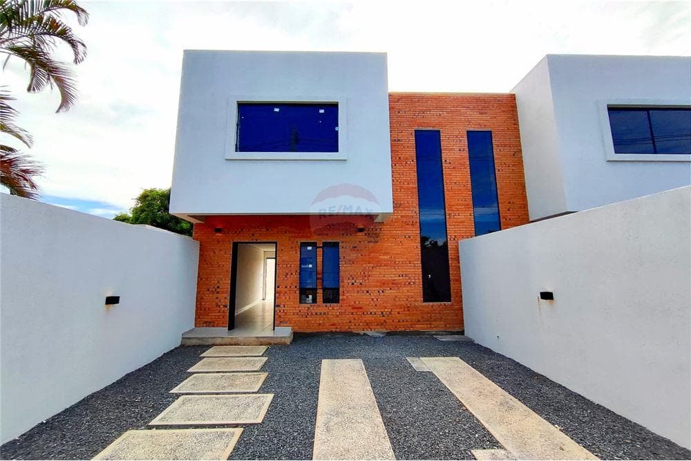 DUPLEX DE 2 PLANTA A ESTRENAR - LUQUE