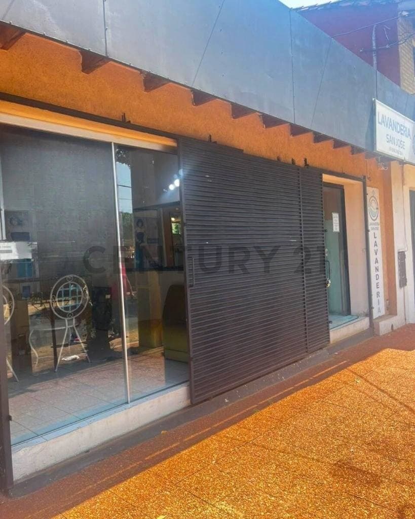 En venta Casa con 2 locales comerciales Barrio Mburucuyá – 2