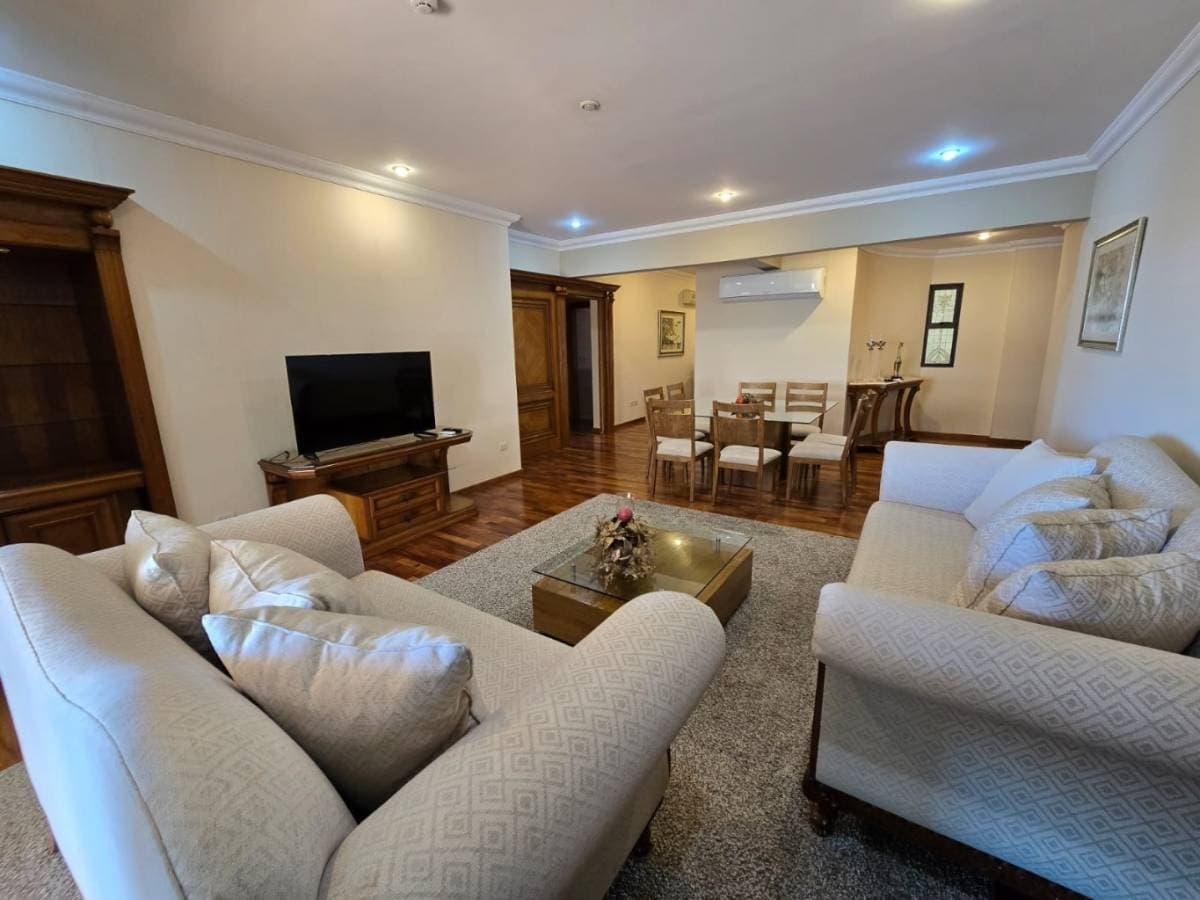 Amplio departamento frente a shopin del sol – 2