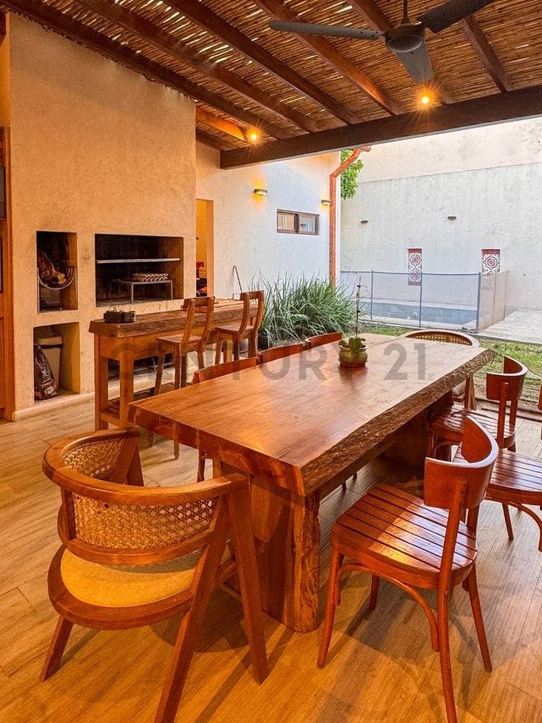 CASA EN VENTA EN EL BARRIO LAS MERCEDES ASUNCION