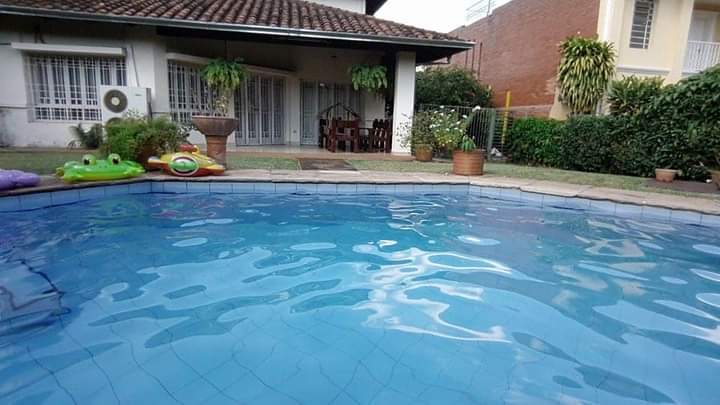 En alquiler amplia casa en Barrio Herrera - Asunción – 2