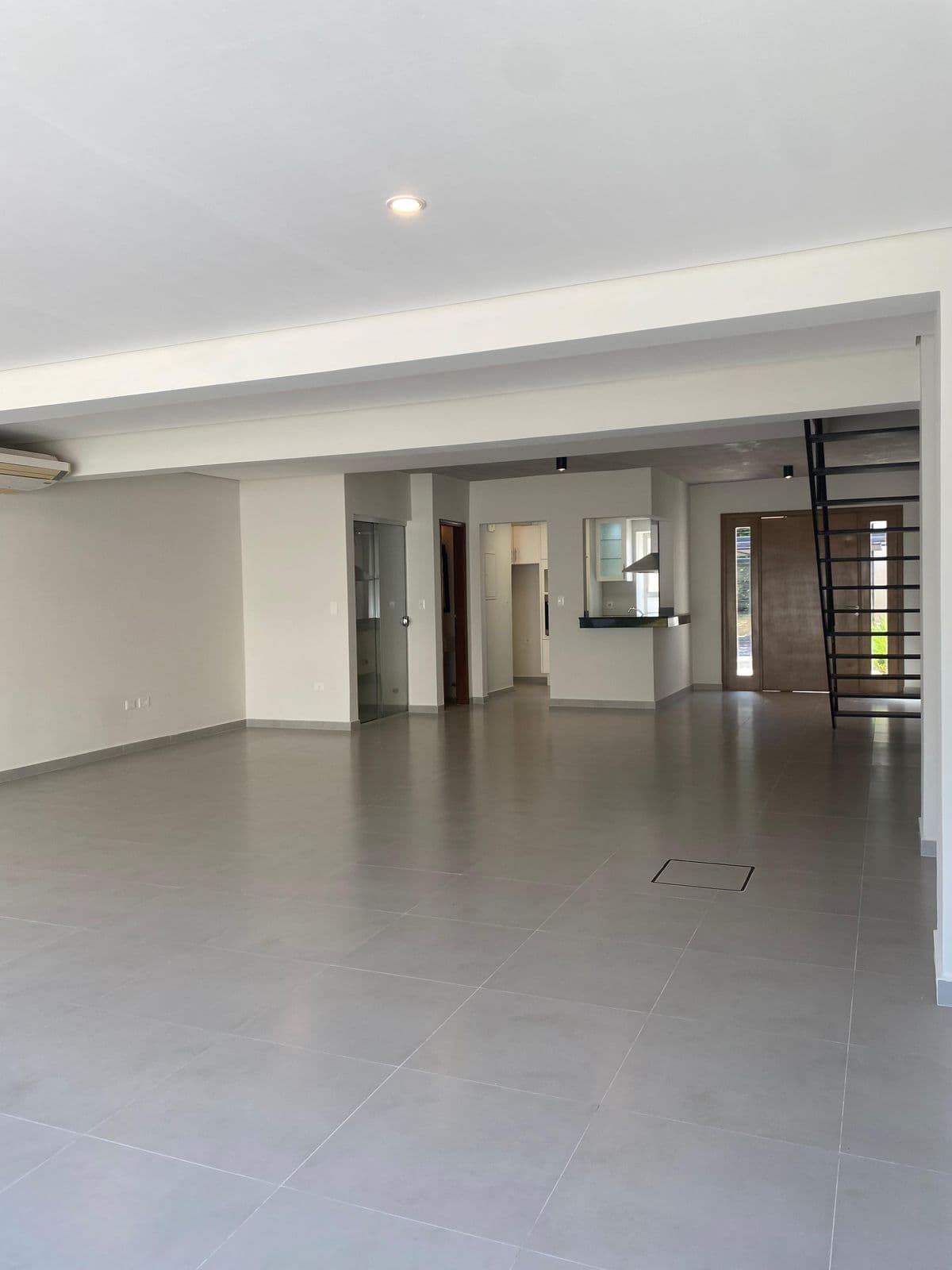 ALQUILO CASA EN BO MBURUCUYA DE 3 DORMITORIOS – 3