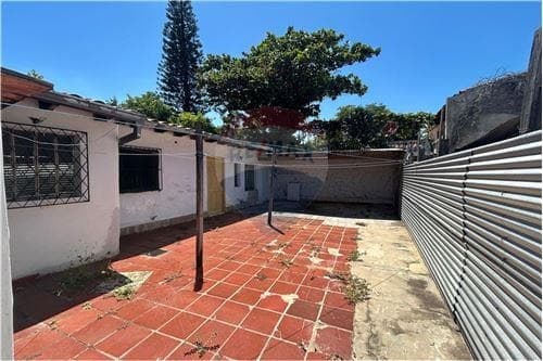 CASA A CUADRAS DEL ESTADIO DEFENSORES – 3
