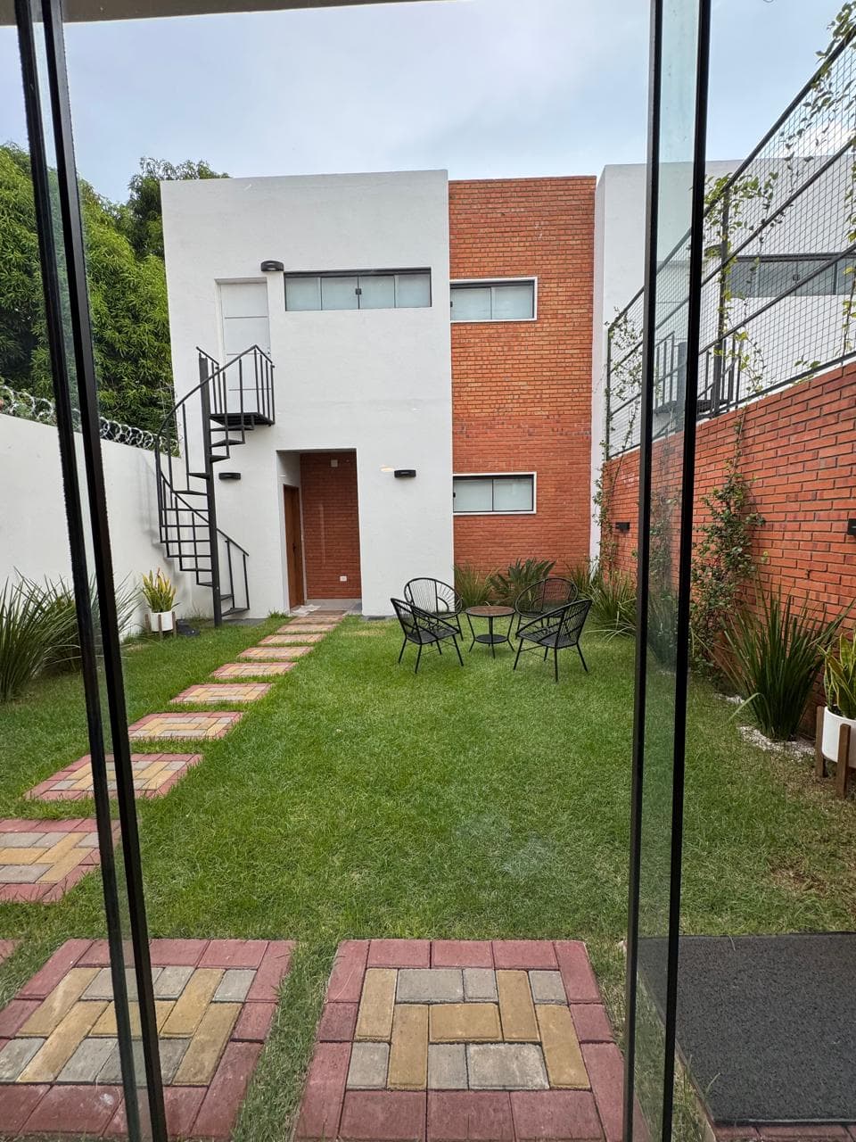 ALUGUEL | CASA GEMINADA TOTALMENTE MOBILIADA EM RECOLETA – 2